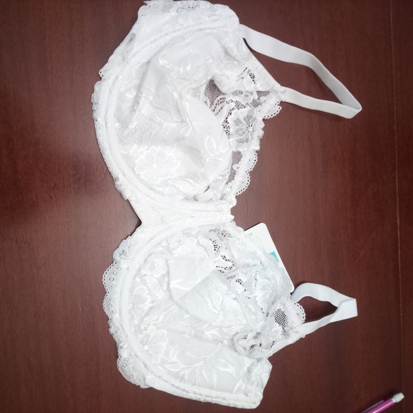 Elegant White Lace Bra - Picture 5 of 5
